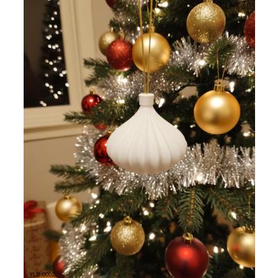 Beyaz Spiral Desenli Büyük Boy Dekoratif Yılbaşı Süsü