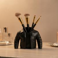 Siyah Ceket Tasarımlı Makyaj Fırçalığı Masaüstü Kozmetik Düzenleyici