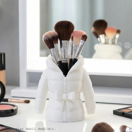 Beyaz Kapüşonlu Fiyonklu Bayan Mont Formlu Makyaj Fırçalığı Masaüstü Kozmetik Düzenleyici