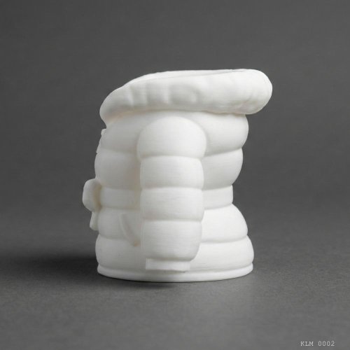 Beyaz Kapüşonlu Fiyonklu Bayan Mont Formlu  Kalemlik Masaüstü Plastik Düzenleyici